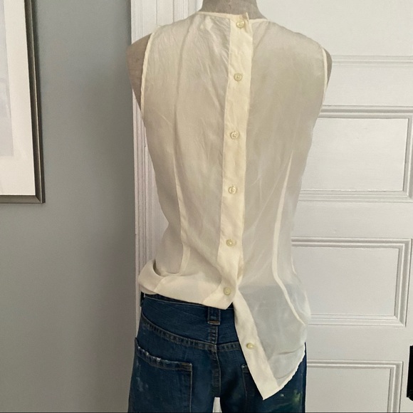 Banana Back button silk sleeveless top - Picture 5 of 6